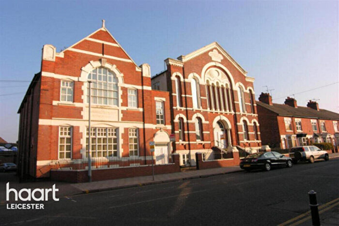 2 Bedroom Apartment For Sale In Fosse Road North, Leicester, LE3