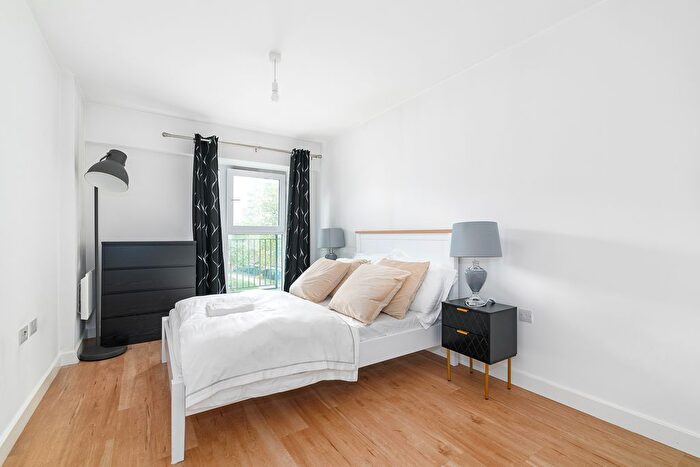 2 Bedroom Flat To Rent In Beaufort Square, London, NW9