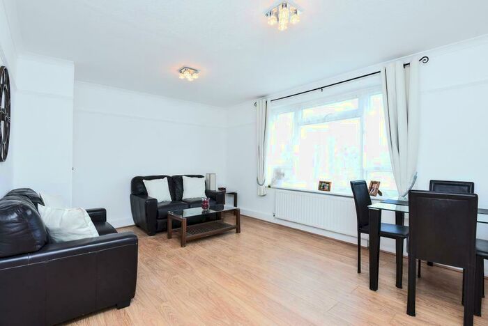 1 Bedroom Apartment To Rent In Alexandra Grove, North Finchley, N12
