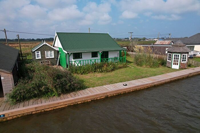 3 Bedroom Detached Bungalow For Sale In North West Riverbank, Potter Heigham, NR29