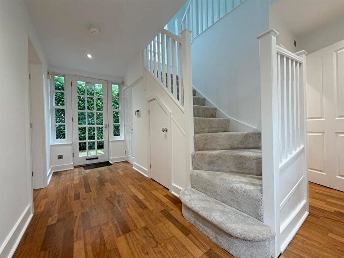 3 Bedroom Town House To Rent In The Court Yard, Anlaby House Estate, HU10