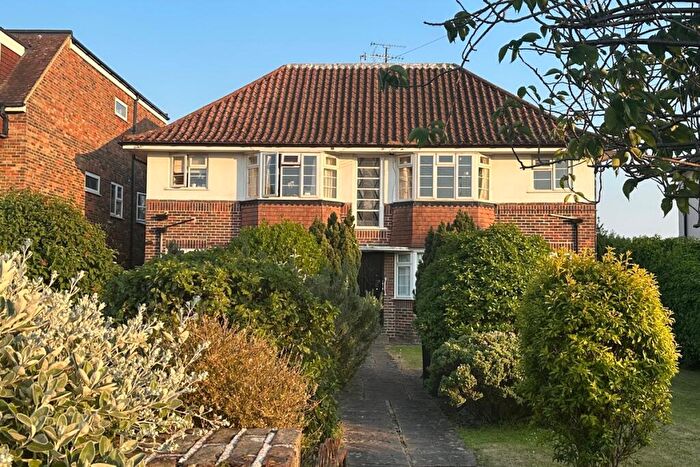 2 Bedroom Flat To Rent In Goring Road, Goring By Sea, Worthing, West Sussex, BN12