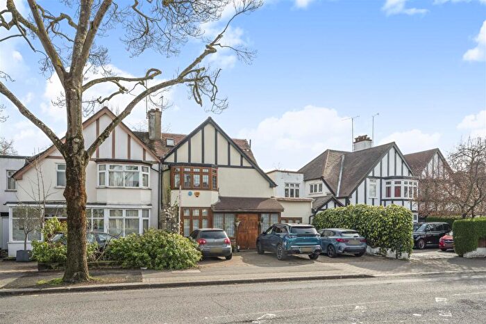 4 Bedroom House For Sale In Dunstan Road, Golders Green, NW11