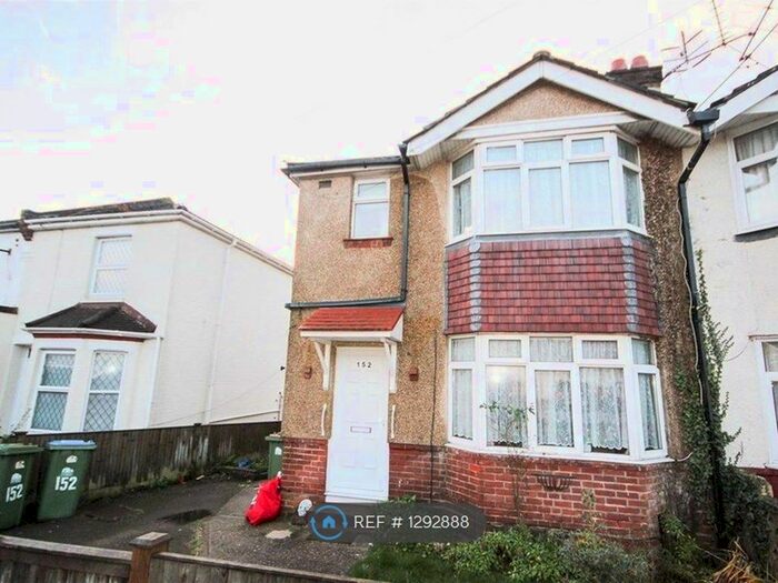 3 Bedroom Semi-Detached House To Rent In Warren Avenue, Southampton SO16