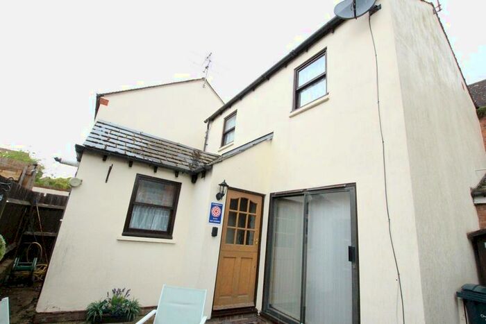 2 Bedroom Town House To Rent In Davis Alley, Tewkesbury, GL20