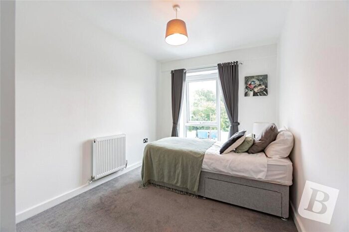 2 Bedroom Apartment For Sale In Upminster Road, Upminster, RM14