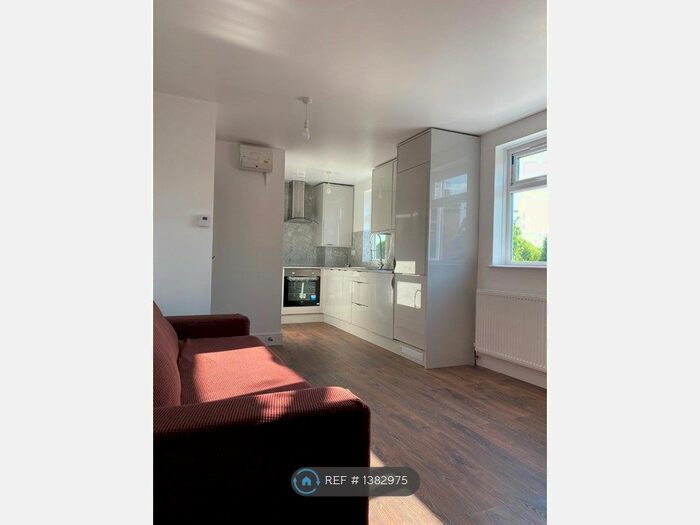 1 Bedroom Flat To Rent In King Edwards Gardens, London, W3