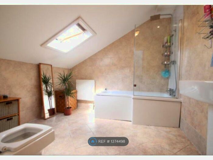 1 Bedroom Flat To Rent In Catford, London, SE6