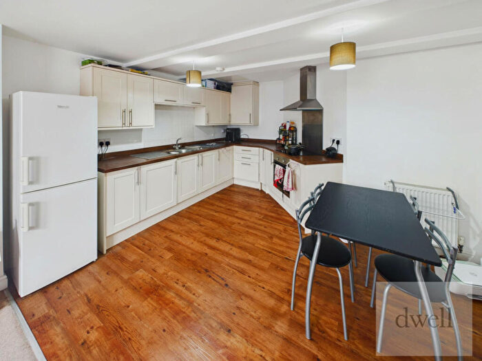 2 Bedroom Flat To Rent In Otley Road, Guiseley, Leeds, LS20