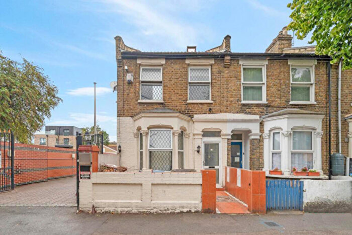 4 Bedroom End Of Terrace House For Sale In Acacia Road, London, E11