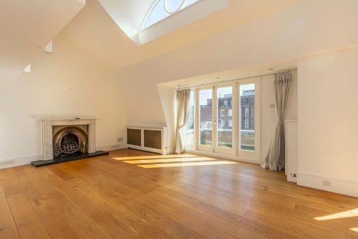 3 Bedroom Maisonette To Rent In Pembridge Crescent, London, W11