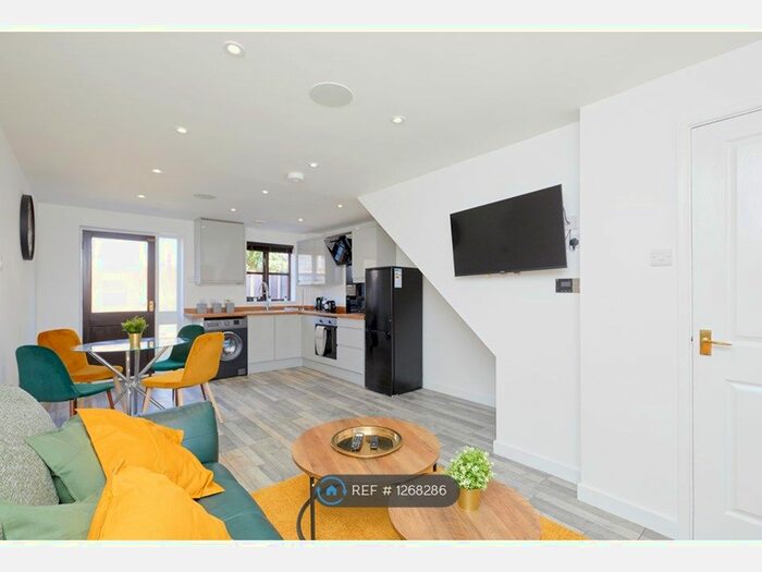 2 Bedroom Semi-Detached House To Rent In Shelby Close, Lenton, Nottingham, NG7