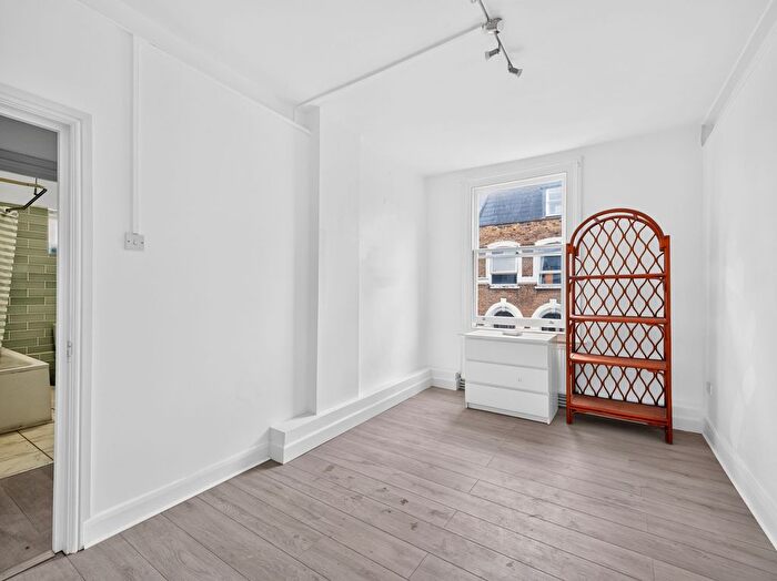 4 Bedroom Flat To Rent In Stoke Newington Road, London, N16