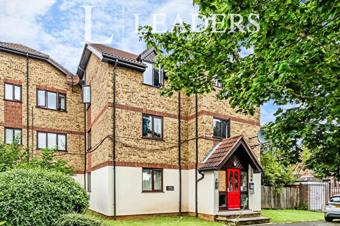2 Bedroom Flat To Rent In Redwood Grove, Bedford, MK42