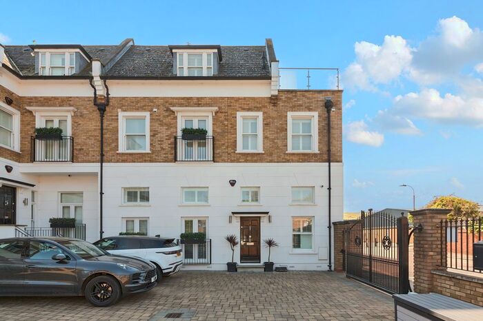4 Bedroom Town House To Rent In Michael Road, Fulham, SW6