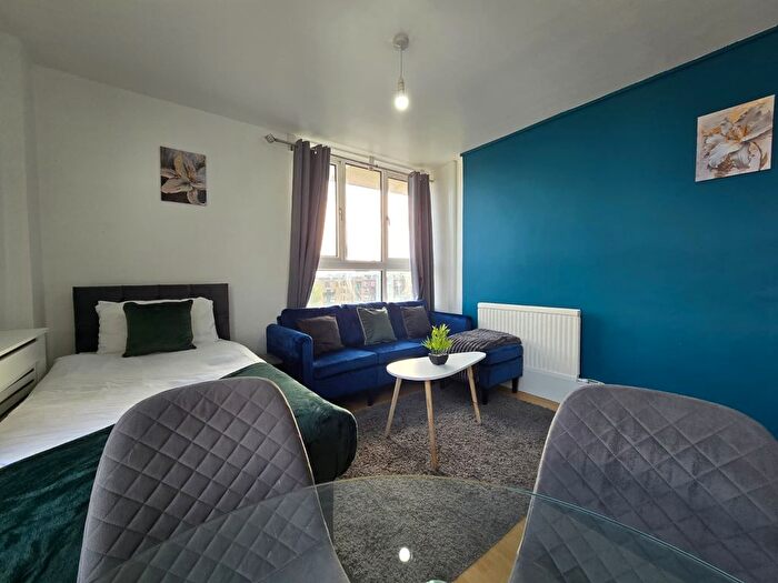 3 Bedroom Flat To Rent In Rowcross Street, London, SE1