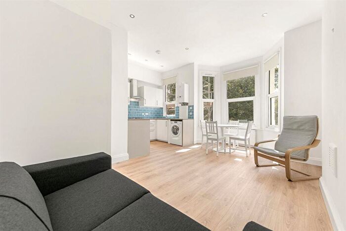 2 Bedroom Flat To Rent In Thurlow Park Road, SE21