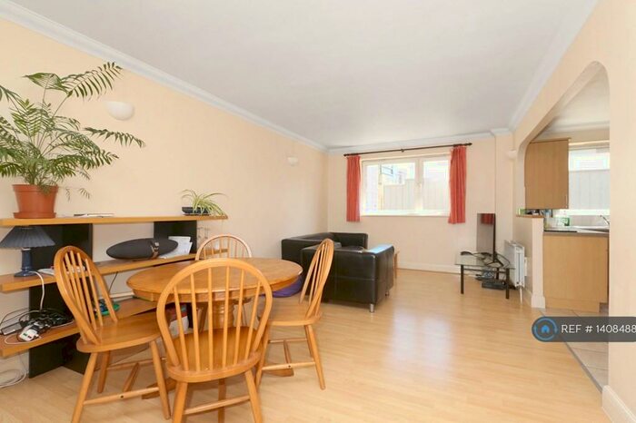 2 Bedroom Flat To Rent In Seraph Court, London, EC1V