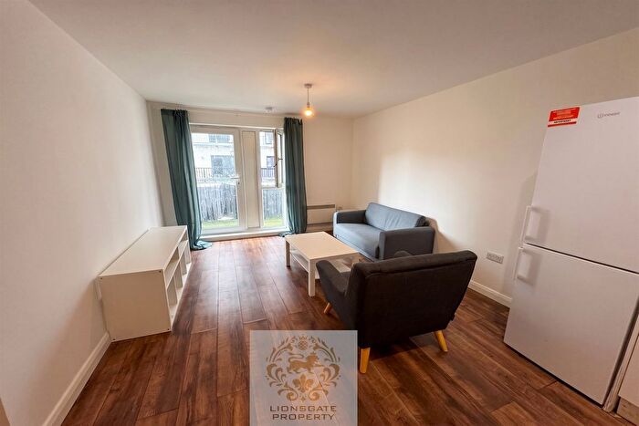 2 Bedroom Flat To Rent In Lyons Way, SL2