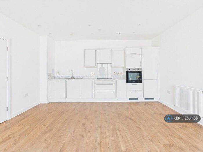 1 Bedroom Flat To Rent In Holcombe Mansions, Barking, IG11