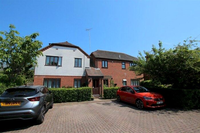 1 Bedroom Flat To Rent In Greenways, Meadow Lane, Pangbourne, RG8