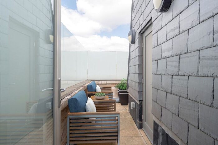2 Bedroom Flat For Sale In Old Brompton Road, Earls Court, SW5