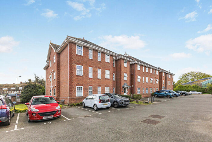 2 Bedroom Flat To Rent In Tavern Close, Carshalton, SM5