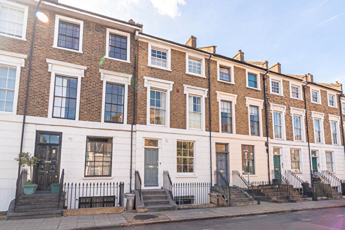 2 Bedroom Apartment For Sale In Offord Road, Islington, N1