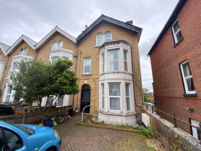 2 Bedroom Flat To Rent In Park Road, Cowes, PO31