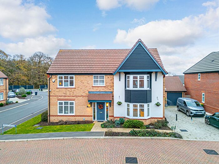 4 Bedroom Detached House For Sale In Regal Avenue, Hockley, SS5