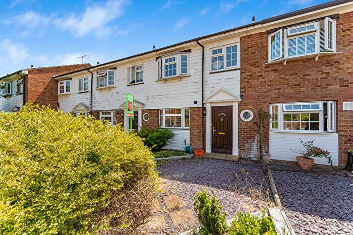 3 Bedroom Terraced House For Sale In Garrick Close, Staines-Upon-Thames, TW18