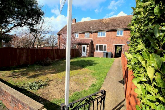 4 Bedroom Property To Rent In Cornwall Avenue, Byfleet, West Byfleet KT14