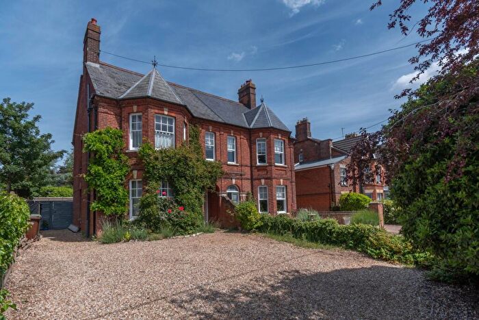 4 Bedroom Semi Detached House For Sale In Norwich Road, Fakenham, NR21