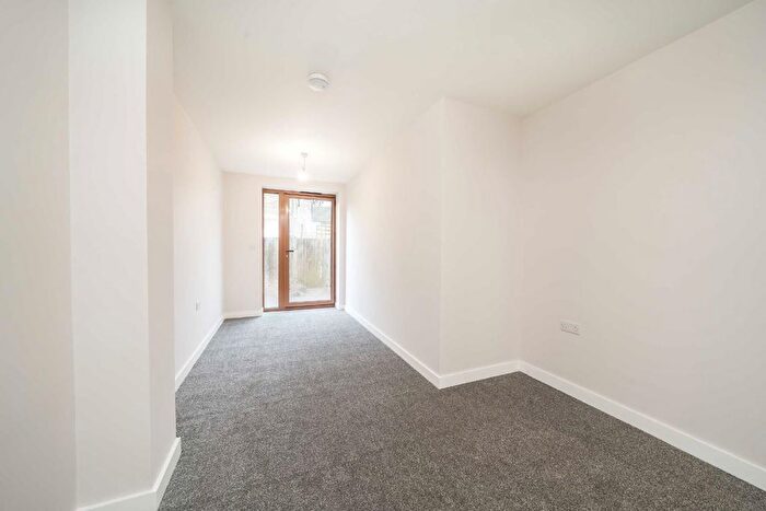Studio For Sale In Russell Road, Mitcham, CR4