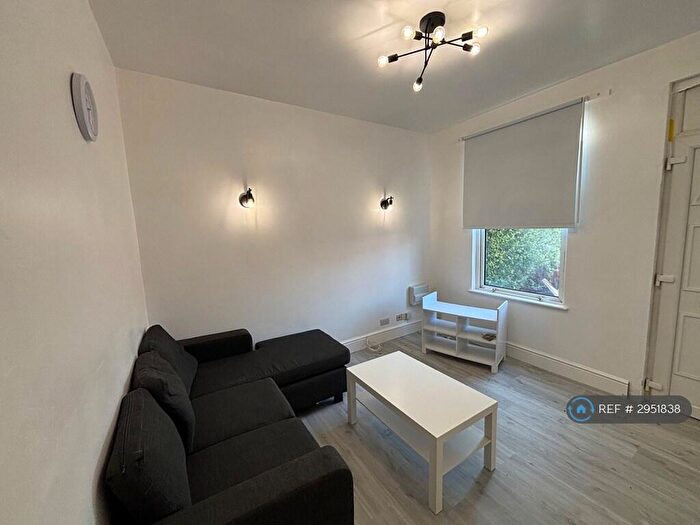 3 Bedroom End Of Terrace House To Rent In Middle St, Nottingham, NG9