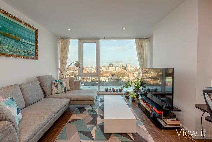 2 Bedroom Flat To Rent In Spectrum Way, Battersea, Wandsworth, London, SW18