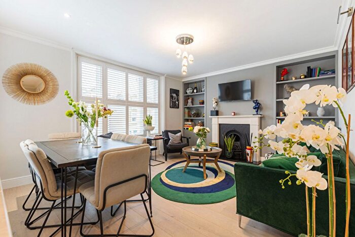 2 Bedroom Flat For Sale In Church Road, Richmond, Surrey, TW9