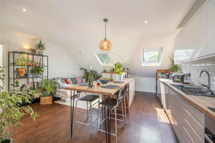 2 Bedroom Apartment To Rent In High Road, London, N2