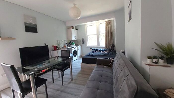 Studio To Rent In Blakemore Road, London, SW16