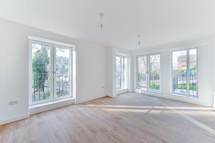 3 Bedroom Flat To Rent In St James Road, Croydon, Purley, CR8