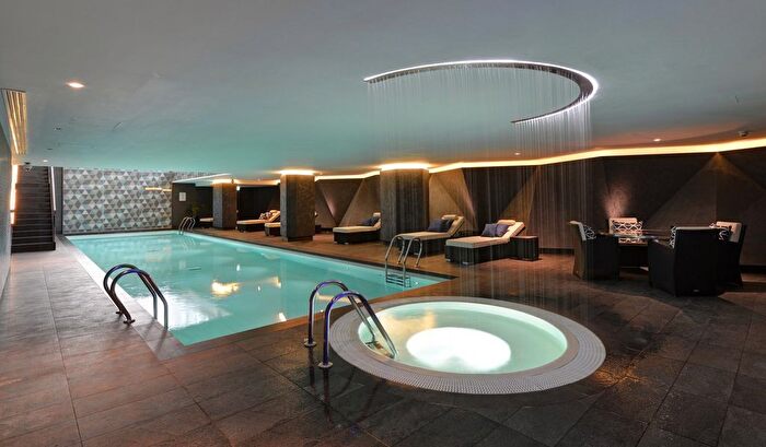 2 Bedroom Flat To Rent In Riverlight Quay, London, SW11