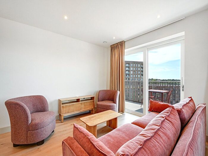3 Bedroom Flat To Rent In Draycote, Caversham Rd, NW9
