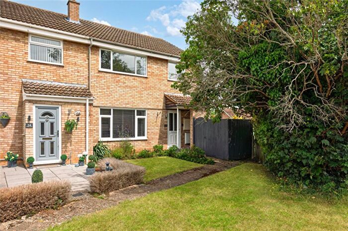 3 Bedroom End Of Terrace House For Sale In Spring Close, Ampthill, Bedfordshire, MK45