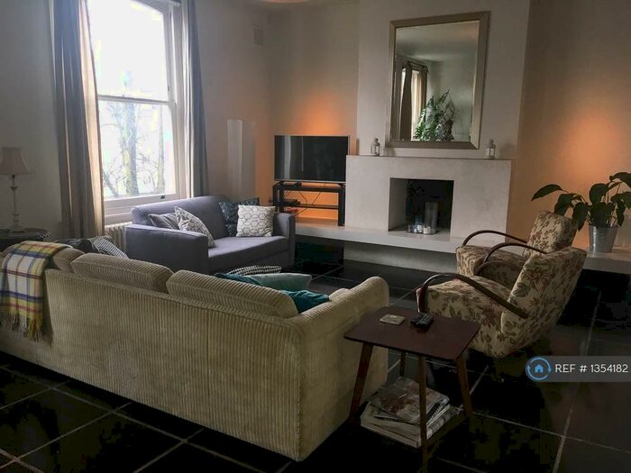 3 Bedroom Maisonette To Rent In Amhurst Road, London, E8