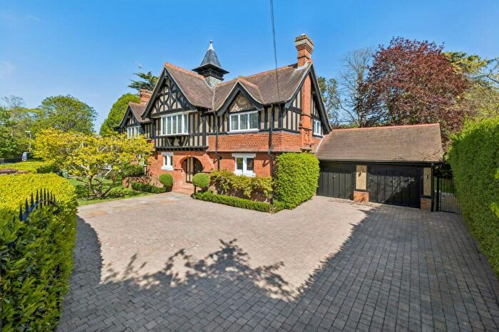 4 Bedroom Detached House For Sale In Court Road, Maidenhead, Berkshire, SL6