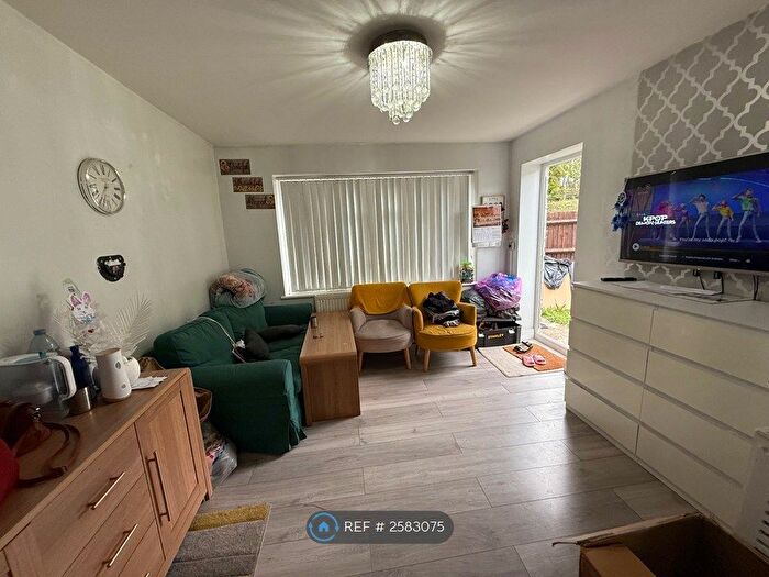 2 Bedroom End Of Terrace House To Rent In Goodman Park, Slough, SL2
