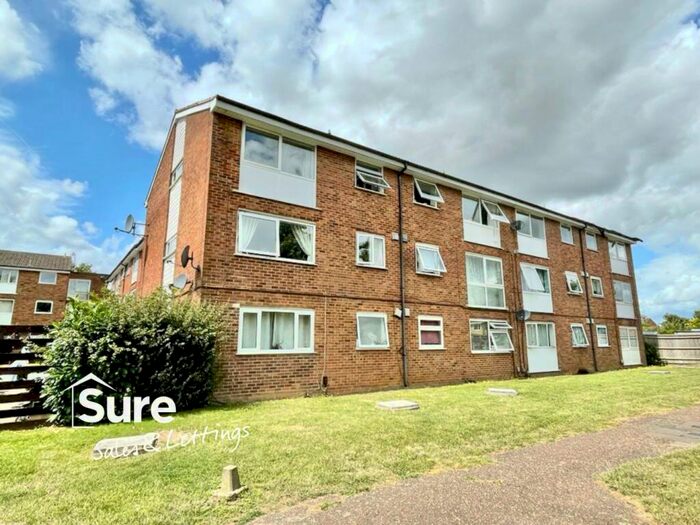 2 Bedroom Apartment To Rent In Burns Drive, Hemel Hempstead, Hertfordshire, HP2