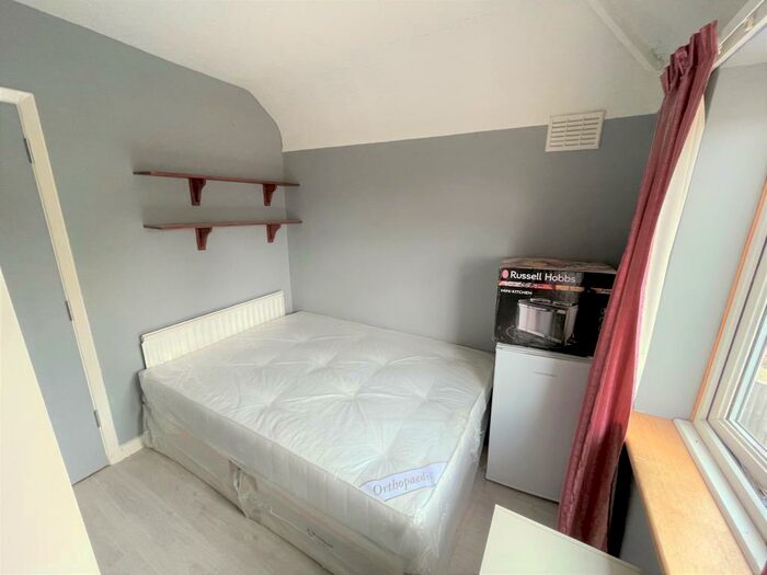 Apartment To Rent In Roman Way, Thatcham, RG18