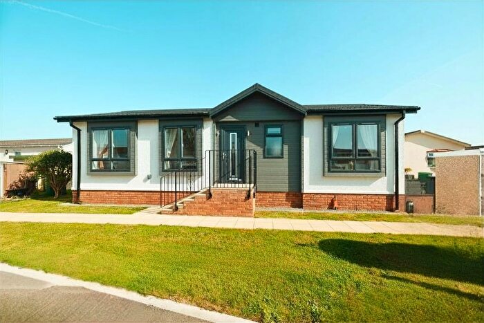 2 Bedroom Park Home For Sale In Ivy House Park, Taunton, TA3