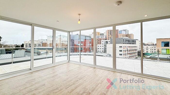 3 Bedroom Flat To Rent In Luxury Bed Penthouse For Sharers | £pp | Brand New Building | Parking, Balcony & High-Spec Finishes - The Avebury, BH1